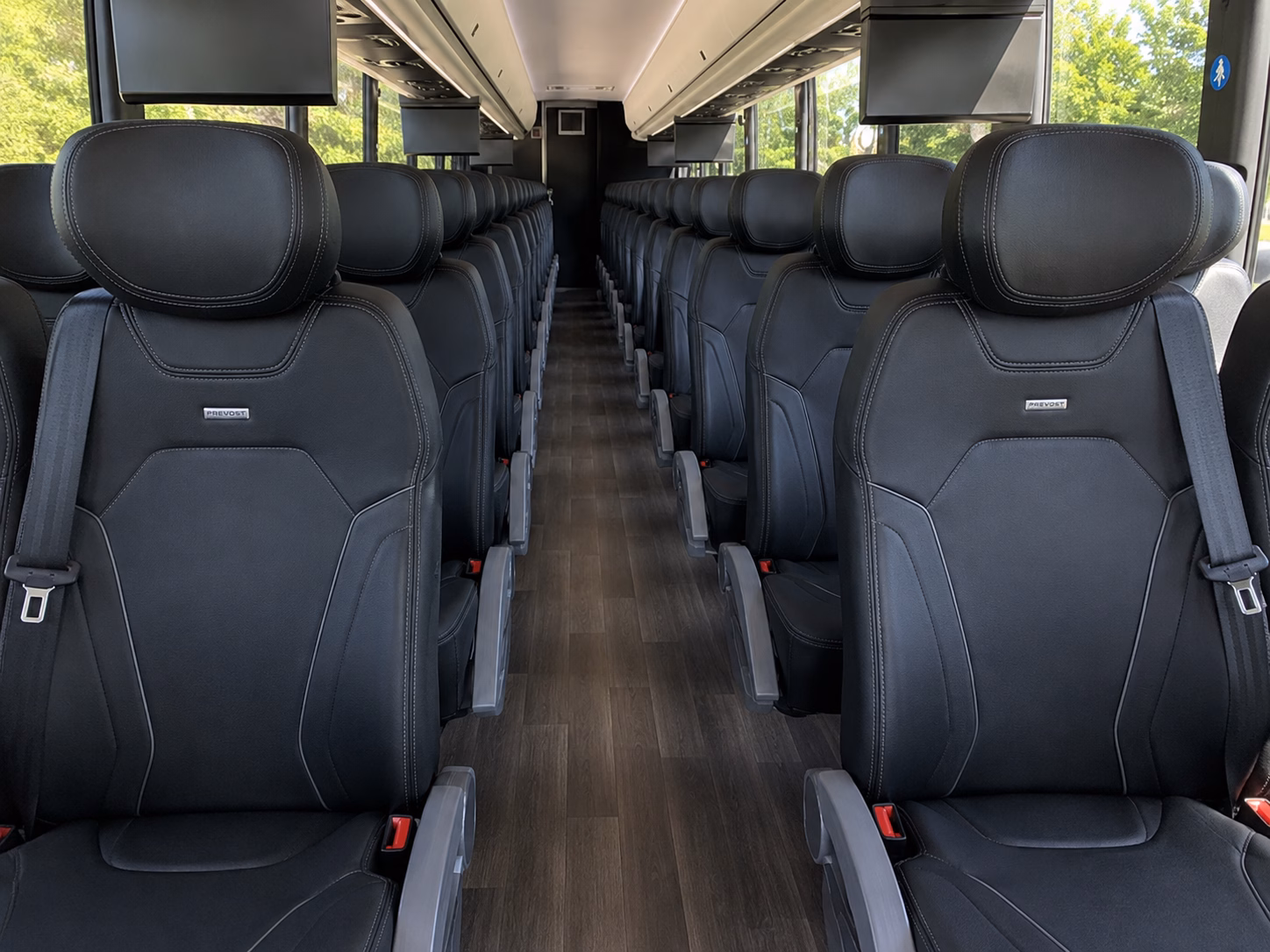 shuttle your guests between msy airport and your kenner wedding venue